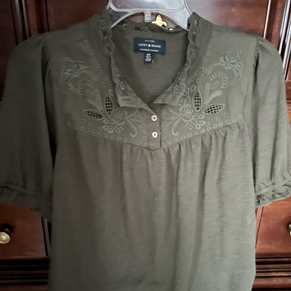 Lucky Brand size small green shirt.